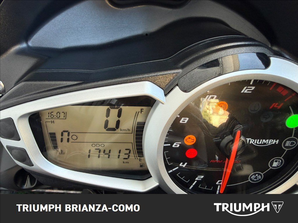 TRIUMPH Street Triple 675 R